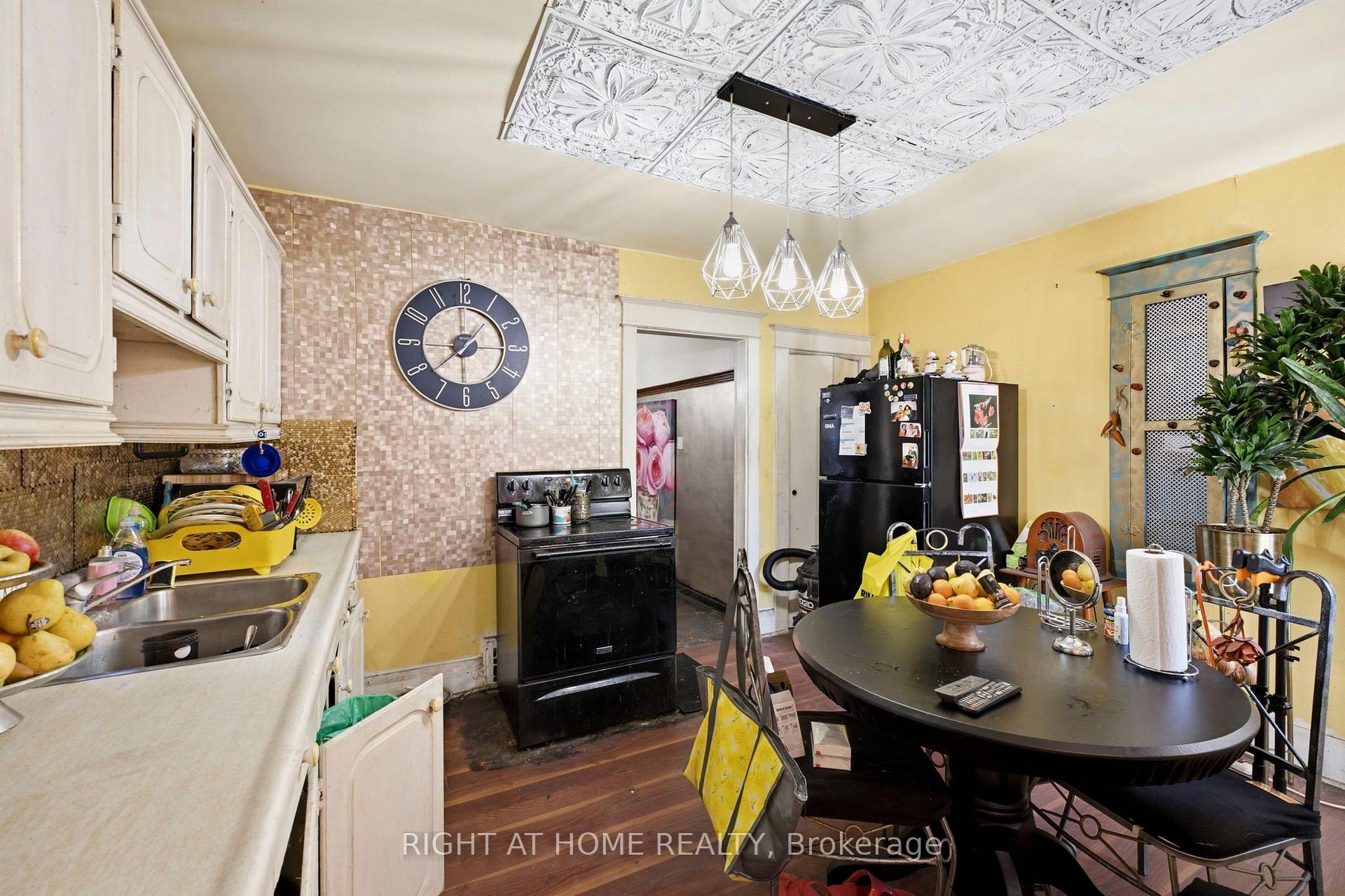 Photo 10 of 290 Mcroberts Avenue, Toronto, Caledonia-Fairbank — HOMEH