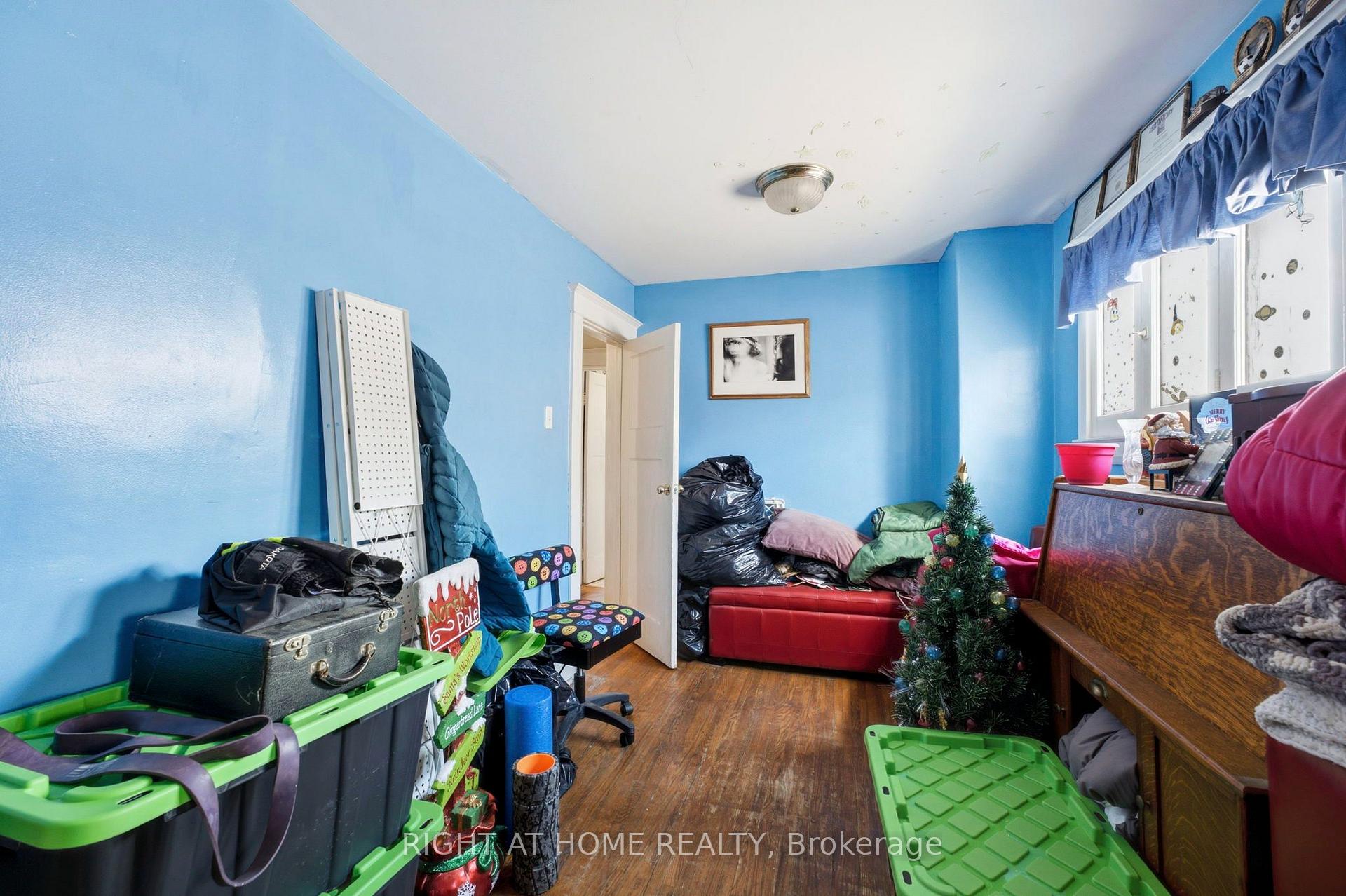 Photo 17 of 290 Mcroberts Avenue, Toronto, Caledonia-Fairbank — HOMEH