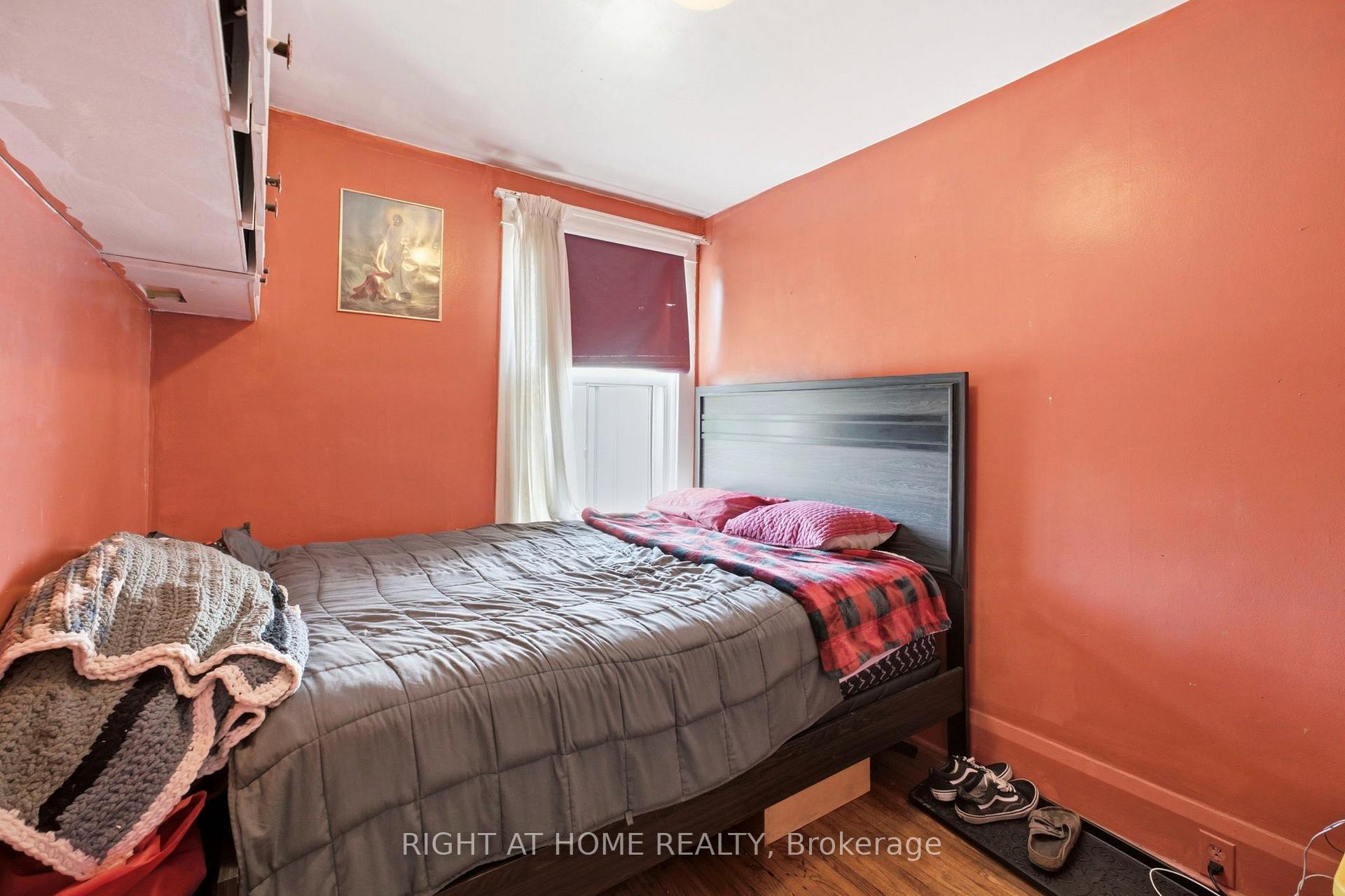 Photo 18 of 290 Mcroberts Avenue, Toronto, Caledonia-Fairbank — HOMEH