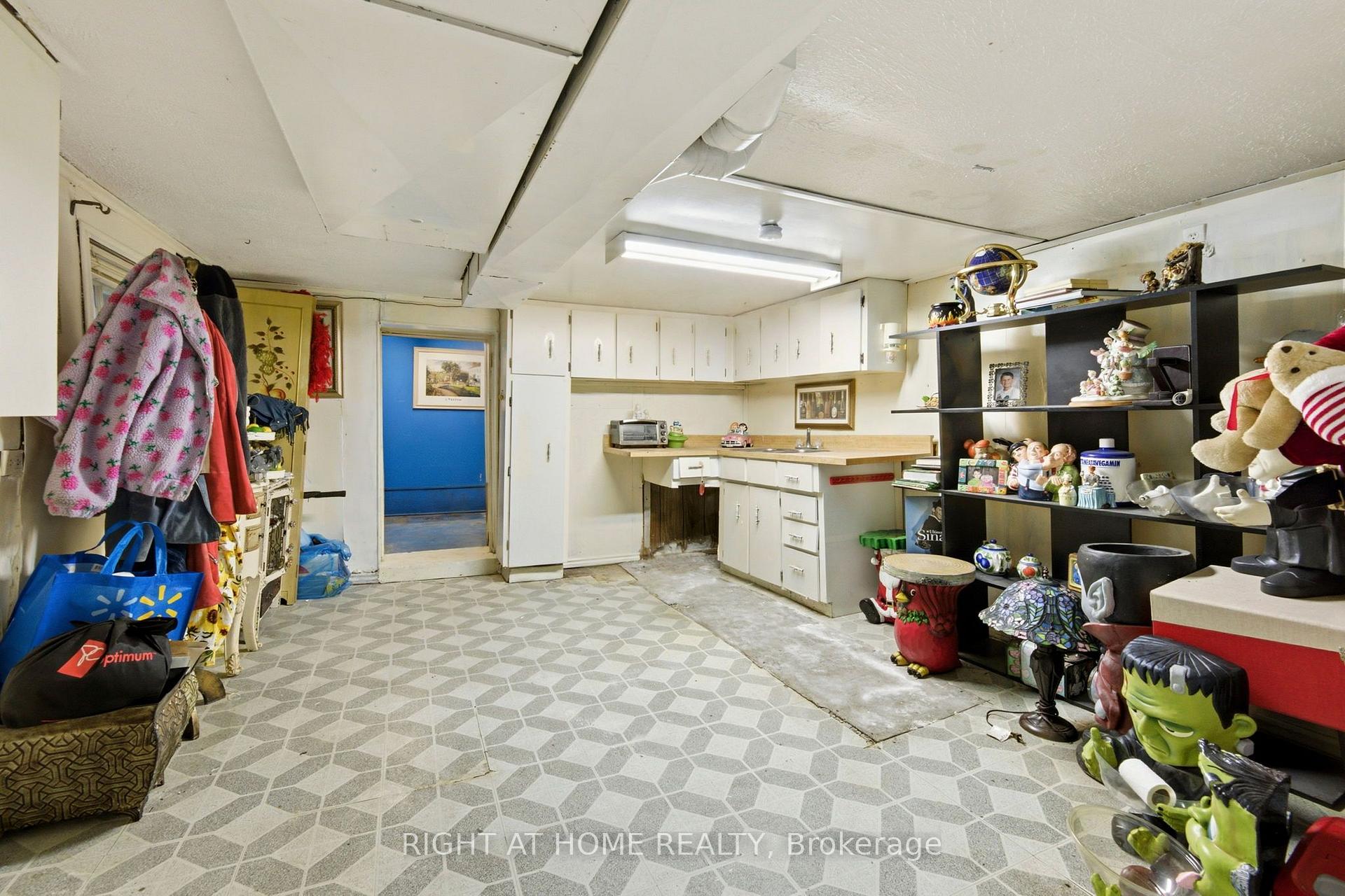 Photo 22 of 290 Mcroberts Avenue, Toronto, Caledonia-Fairbank — HOMEH