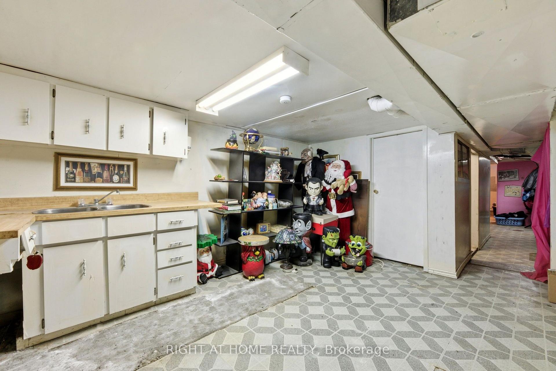 Photo 23 of 290 Mcroberts Avenue, Toronto, Caledonia-Fairbank — HOMEH