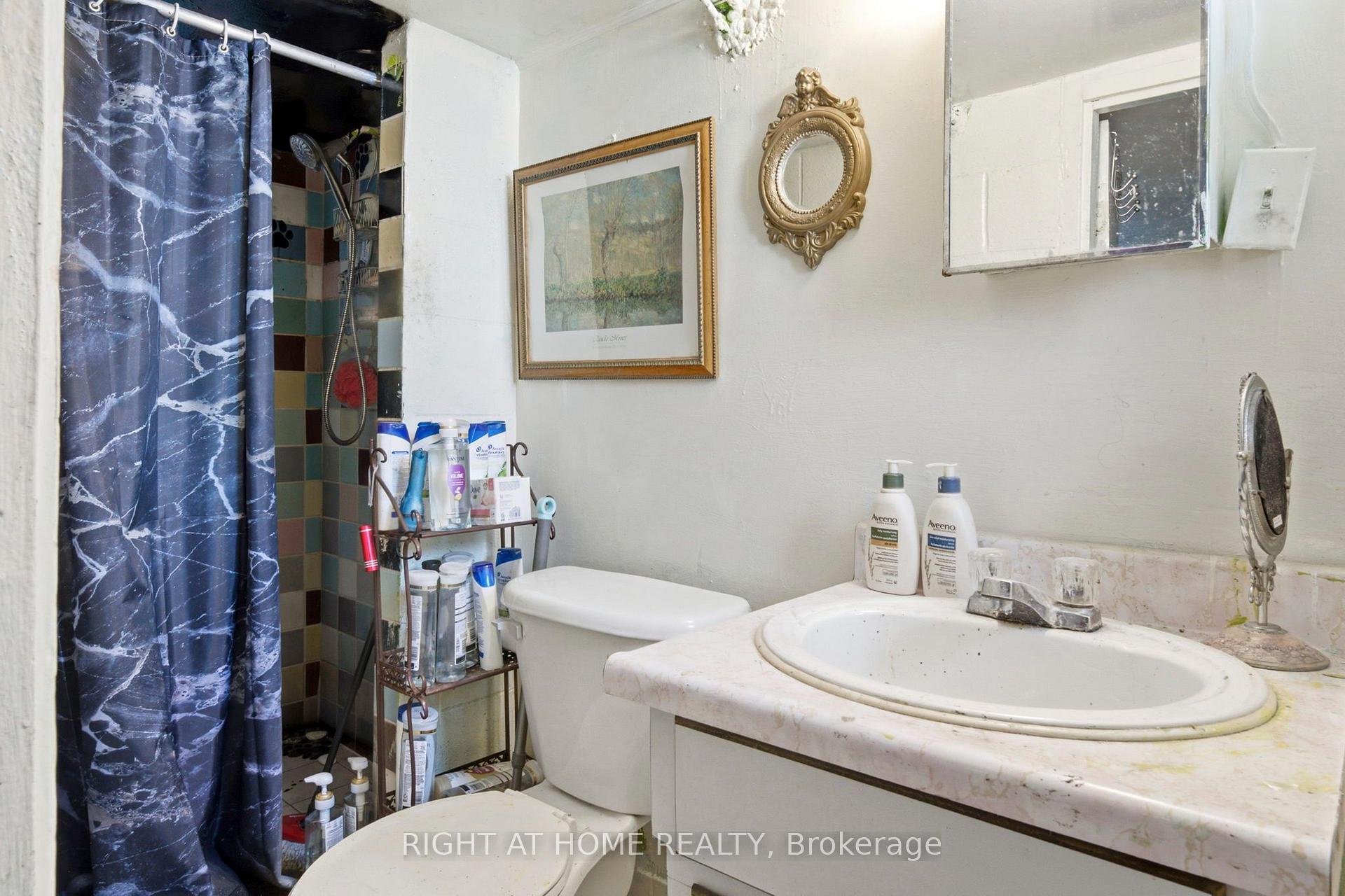 Photo 24 of 290 Mcroberts Avenue, Toronto, Caledonia-Fairbank — HOMEH