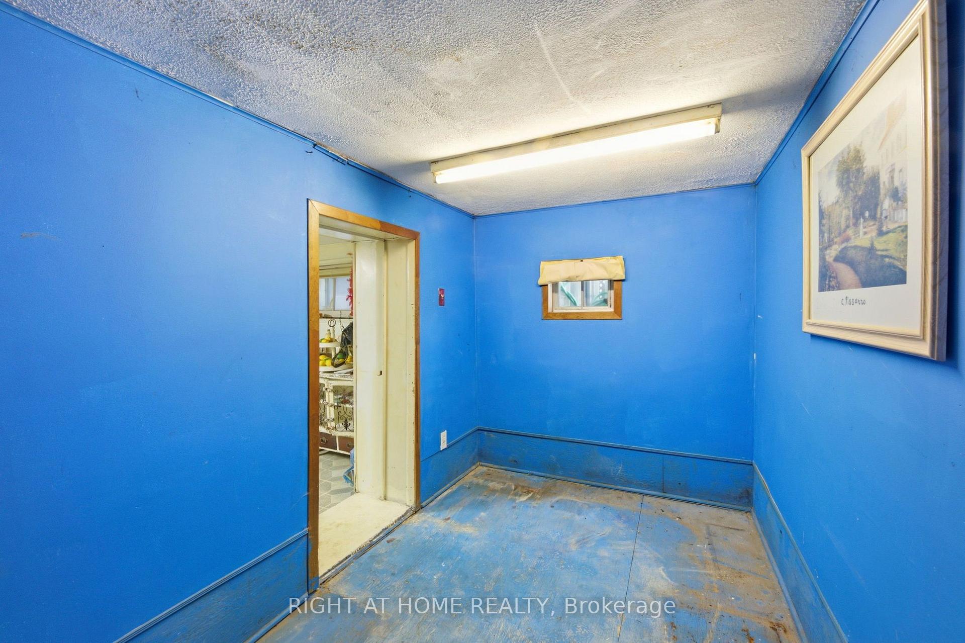 Photo 25 of 290 Mcroberts Avenue, Toronto, Caledonia-Fairbank — HOMEH