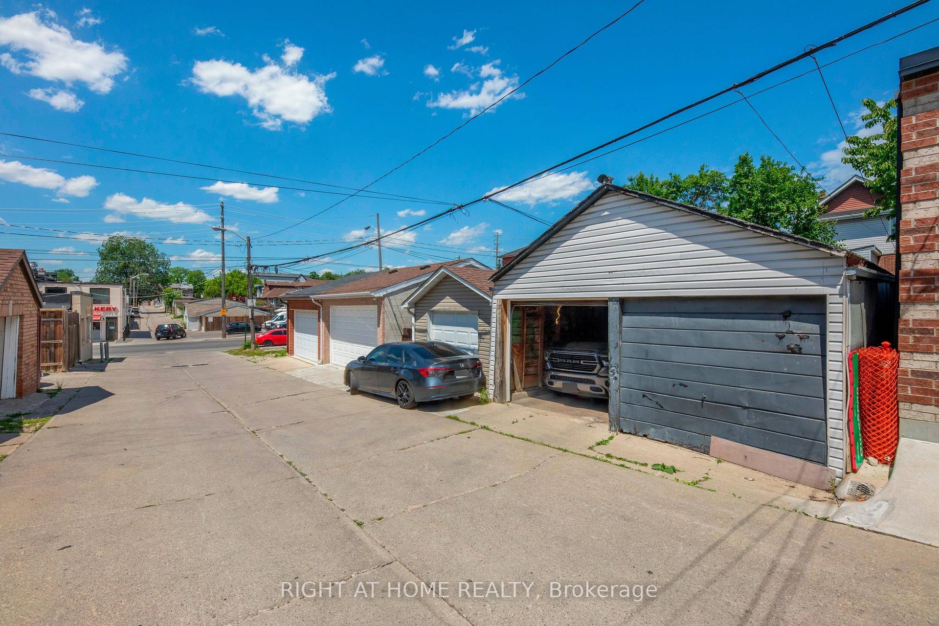 Photo 31 of 290 Mcroberts Avenue, Toronto, Caledonia-Fairbank — HOMEH