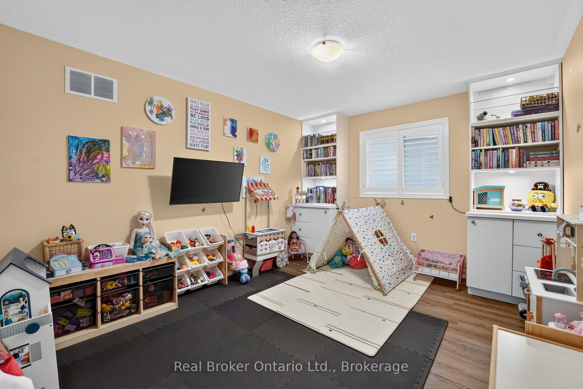 Photo 35 of 81 Showcase Drive, Hamilton, Rural Glanbrook — HOMEH