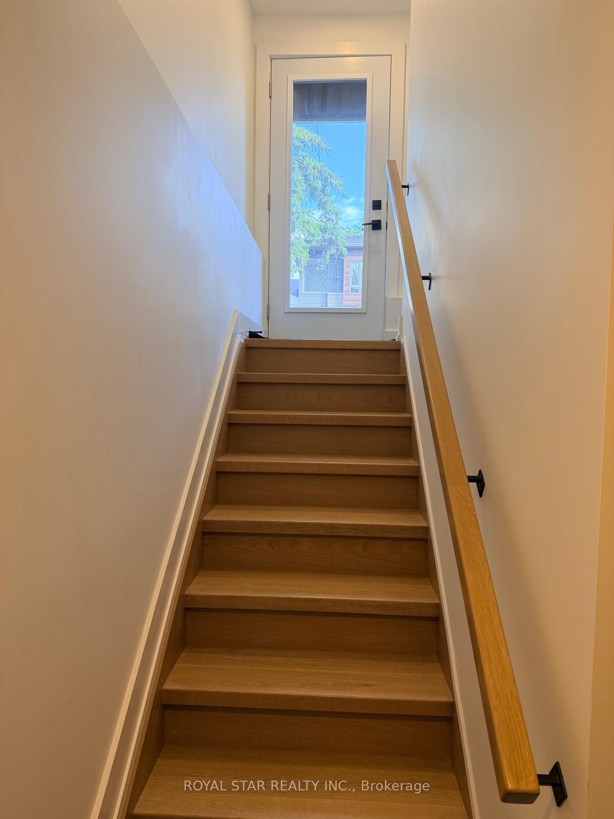 Photo 3 of Unit Unit B, 253 Duncairn Avenue, Ottawa, Westboro/Hampton Park — HOMEH