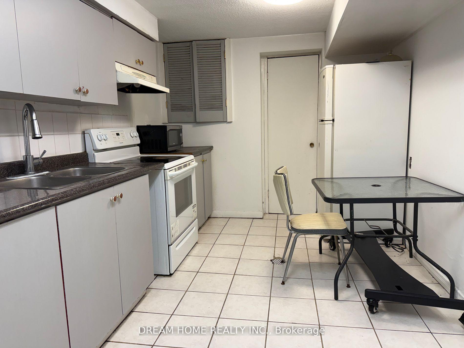Photo 4 of Unit Room, 28 Conlins Road, Scarborough, Highland Creek — HOMEH