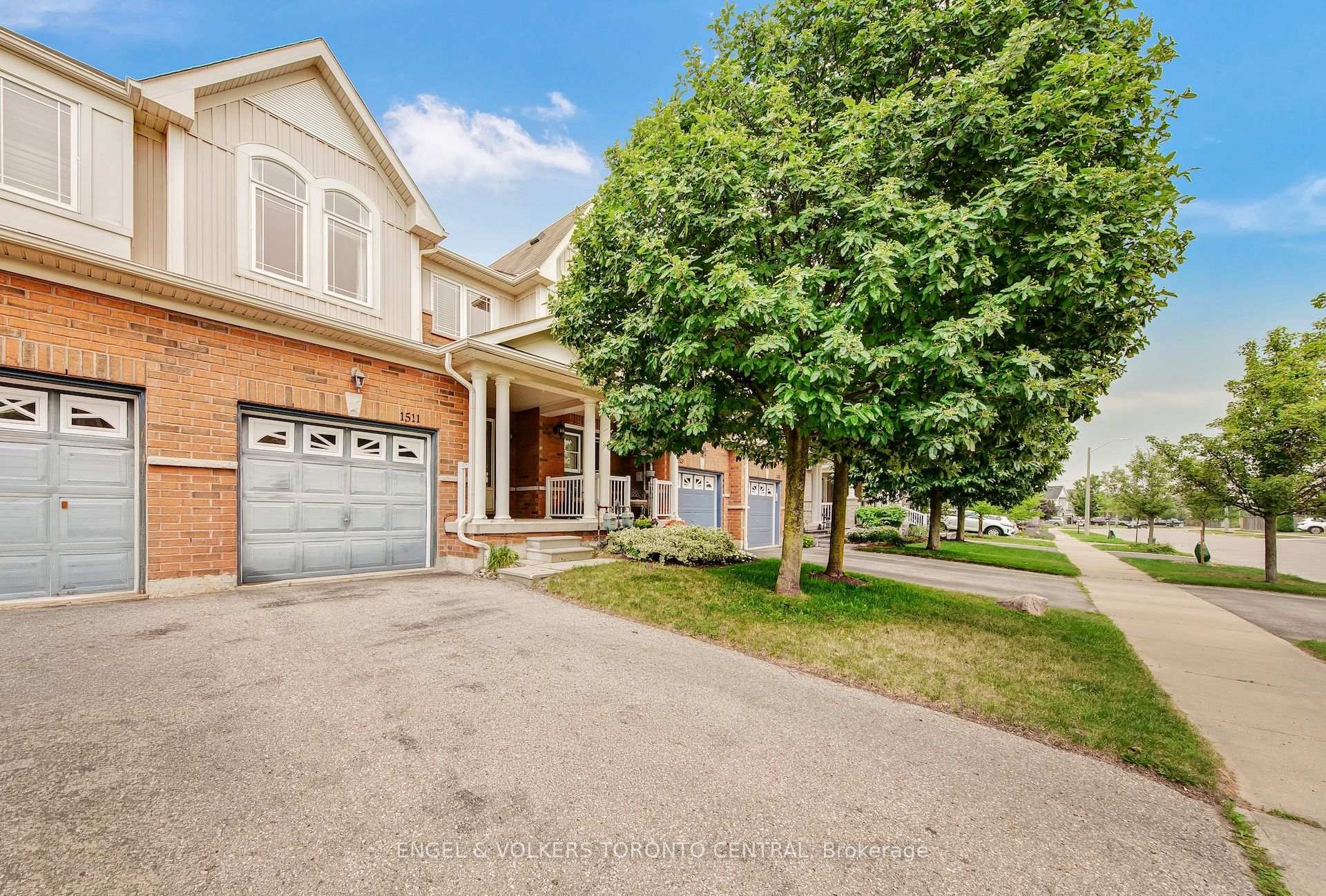 Photo 2 of 1511 Glenbourne Drive, Oshawa, Pinecrest — HOMEH