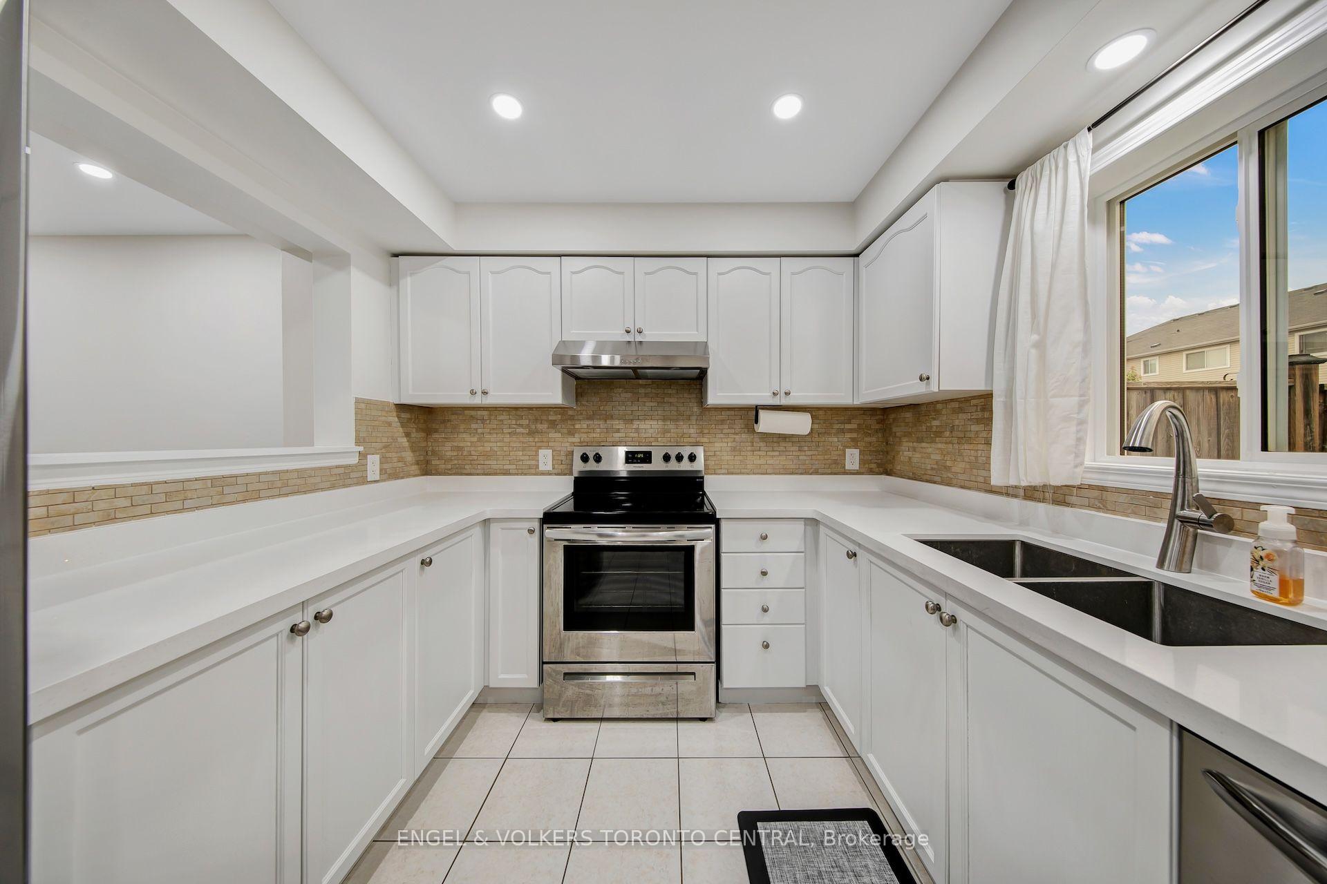 Photo 6 of 1511 Glenbourne Drive, Oshawa, Pinecrest — HOMEH