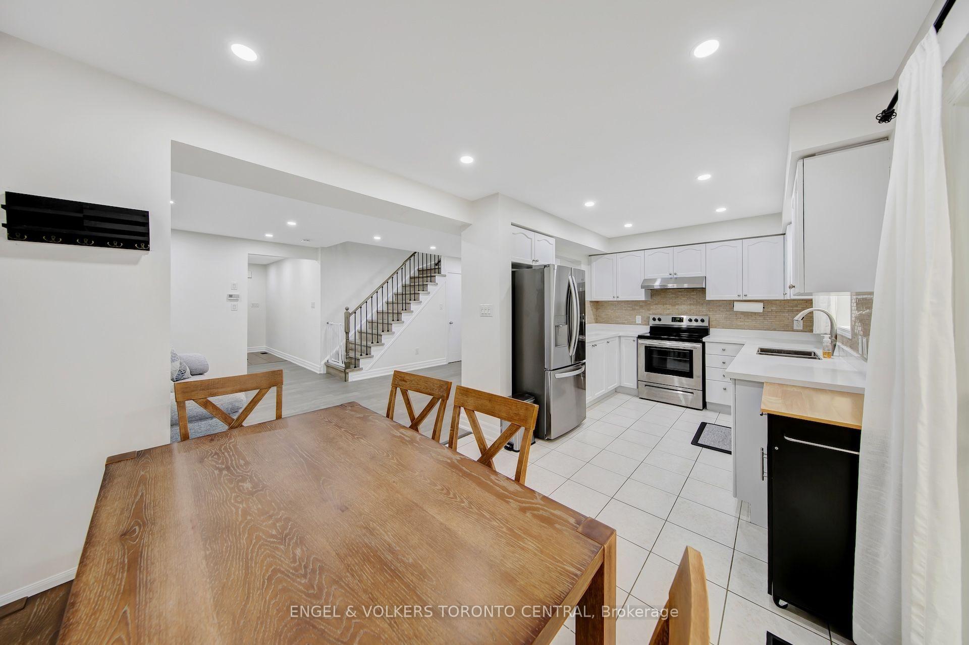 Photo 7 of 1511 Glenbourne Drive, Oshawa, Pinecrest — HOMEH