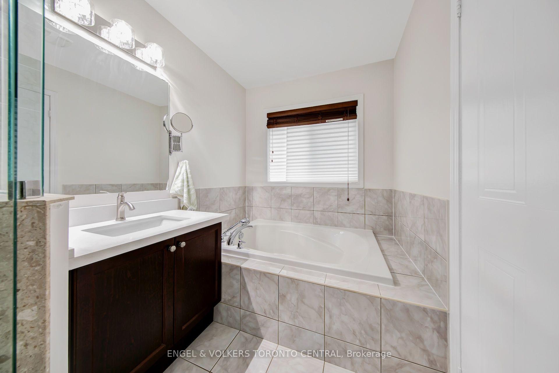 Photo 11 of 1511 Glenbourne Drive, Oshawa, Pinecrest — HOMEH