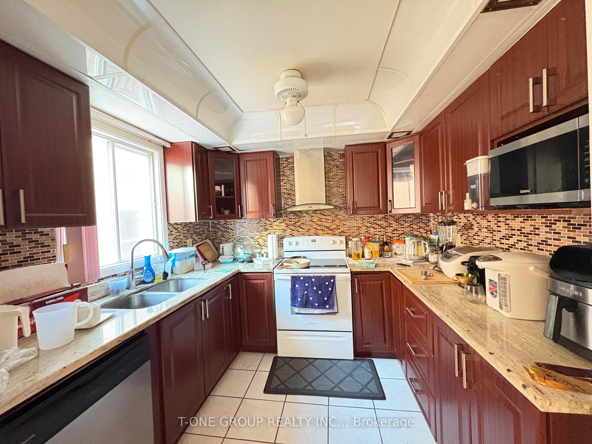 Photo 2 of Unit 1st &2nd Fl(No Master BR, 59 Chloe Crescent, Markham, Middlefield — HOMEH