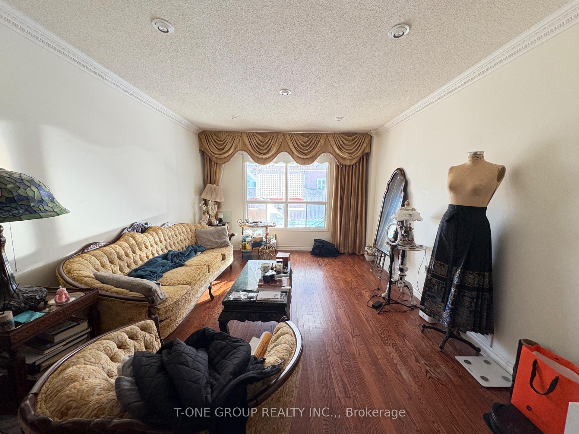 Photo 4 of Unit 1st &2nd Fl(No Master BR, 59 Chloe Crescent, Markham, Middlefield — HOMEH