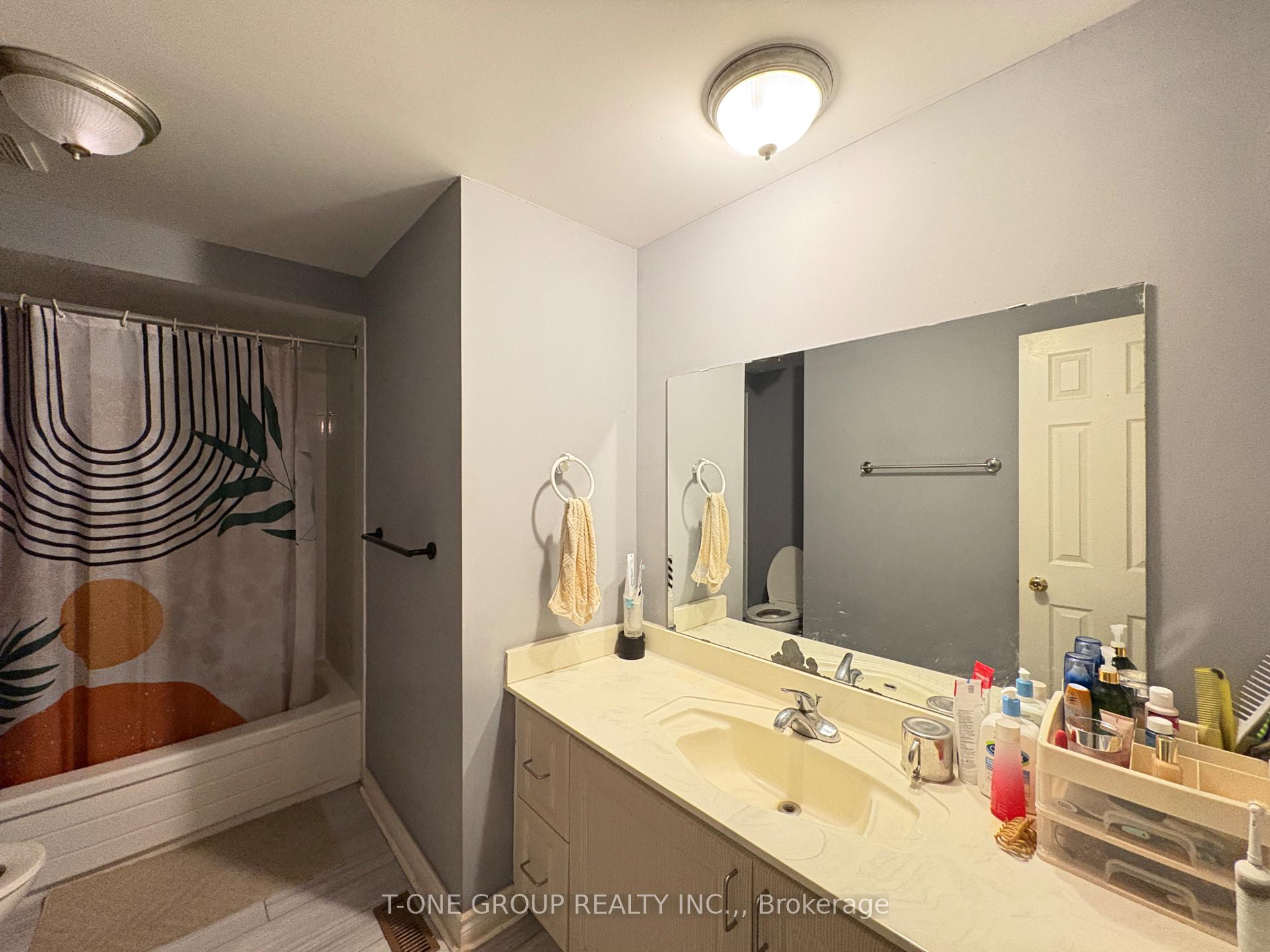 Photo 9 of Unit 1st &2nd Fl(No Master BR, 59 Chloe Crescent, Markham, Middlefield — HOMEH