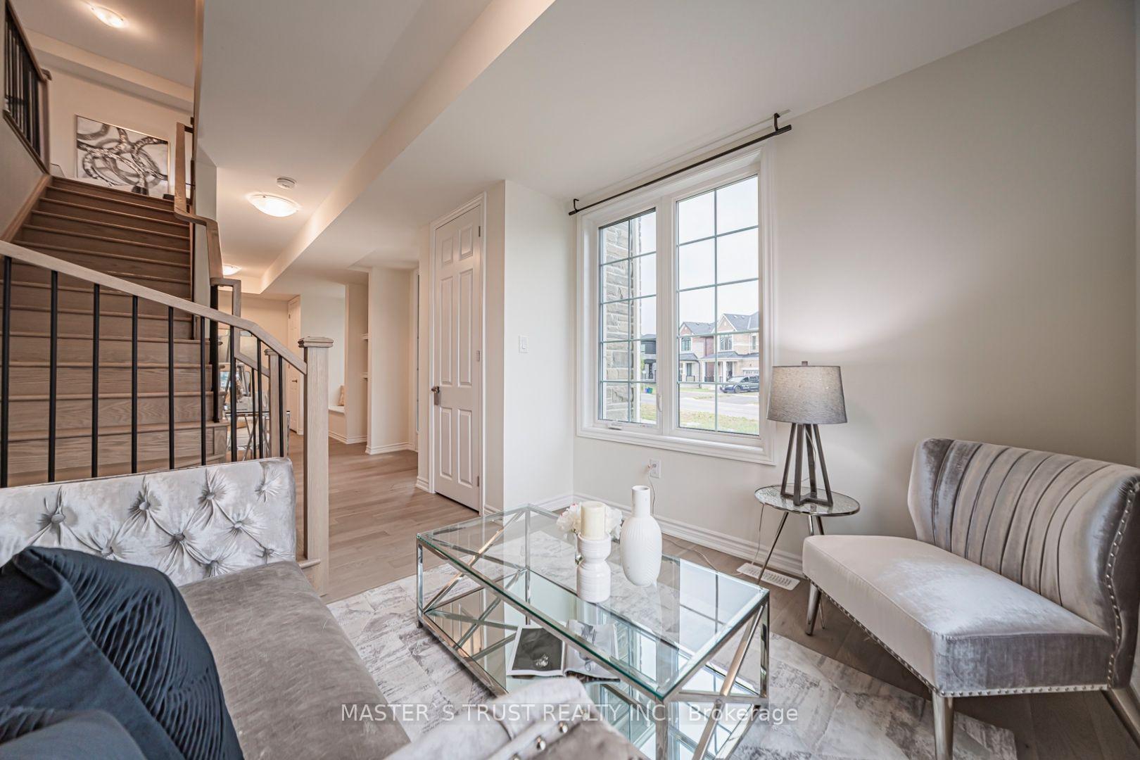Photo 10 of 286 Beaverbrae Drive, Markham, Victoria Square — HOMEH
