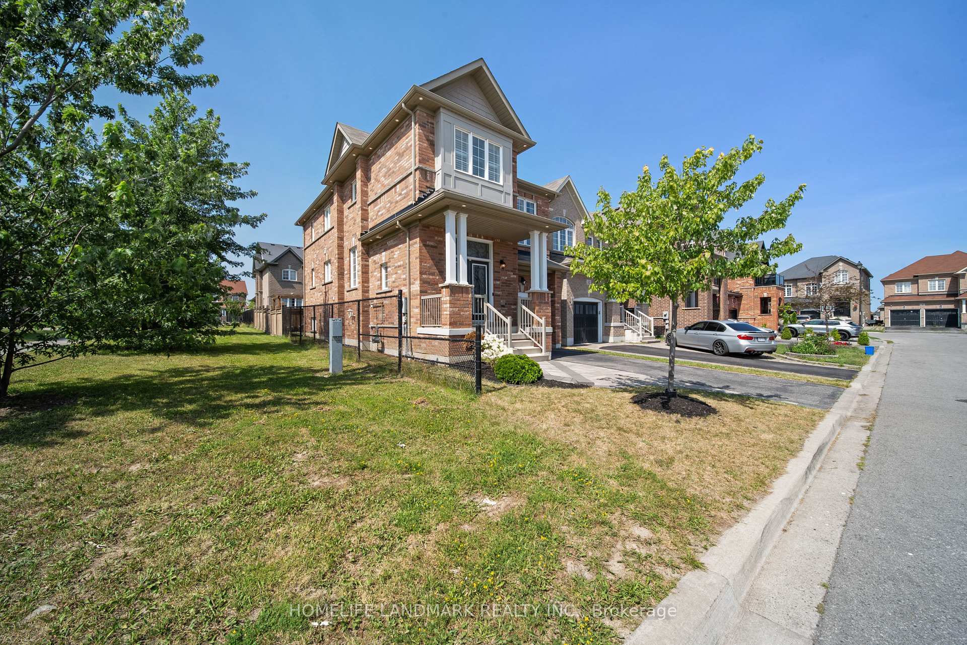 Photo 5 of 50 Keith-Wright Crescent, Ajax, Northeast Ajax — HOMEH