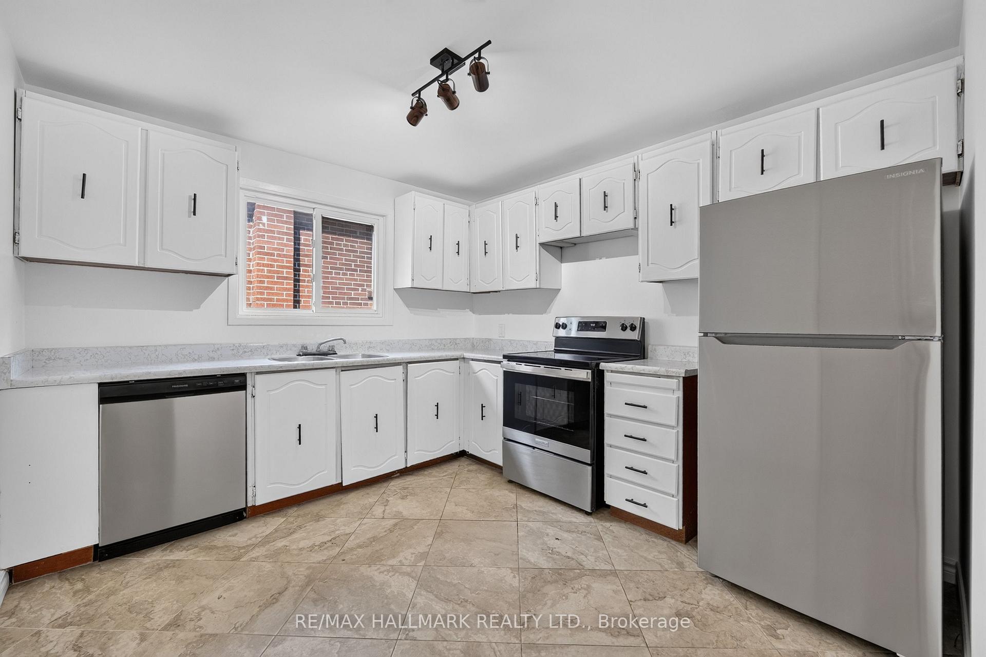 Photo 17 of Unit UPPER / 2ND, 402 Kingston Road, Toronto, East End-Danforth — HOMEH