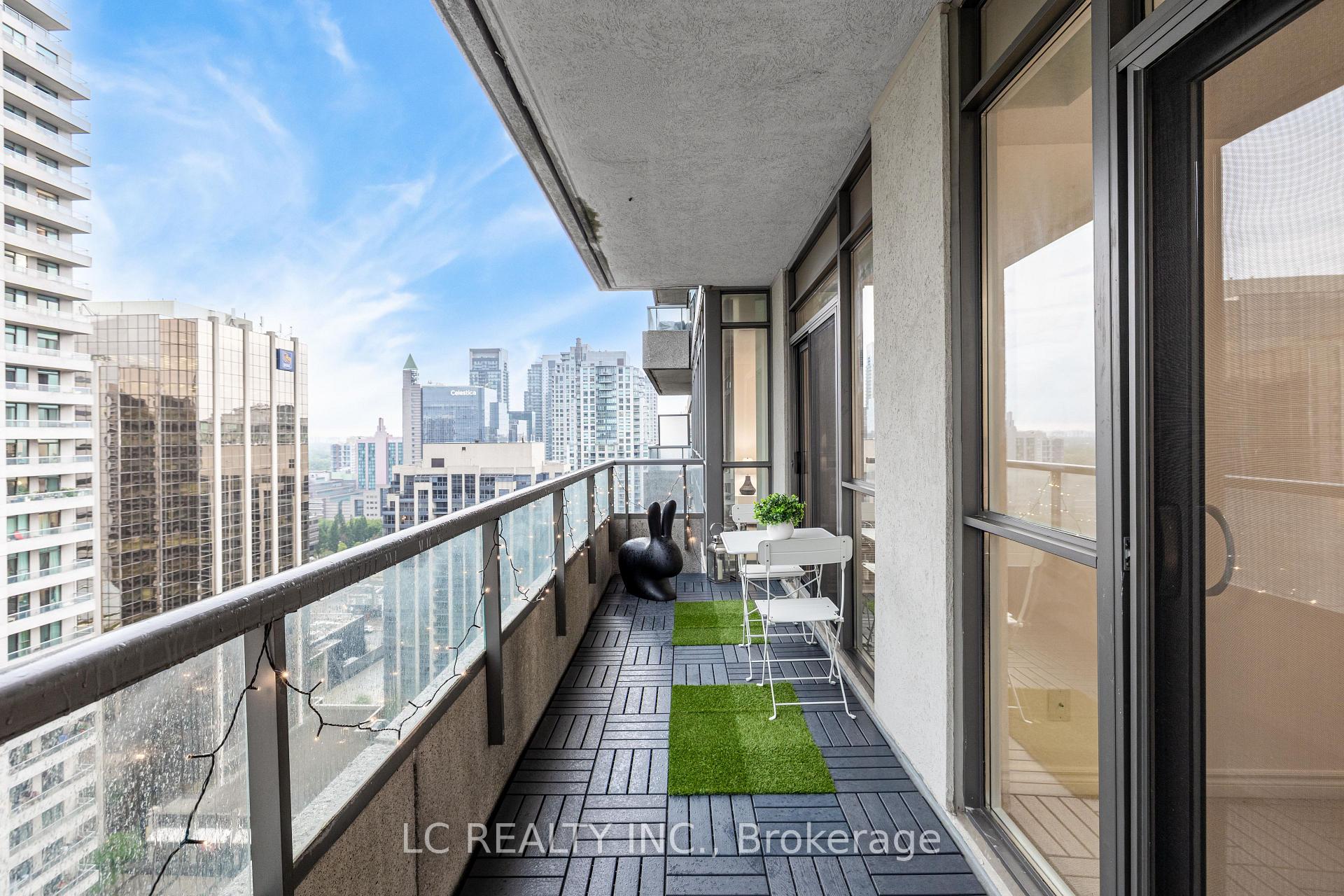Front of Unit 2615, 35 Hollywood Avenue