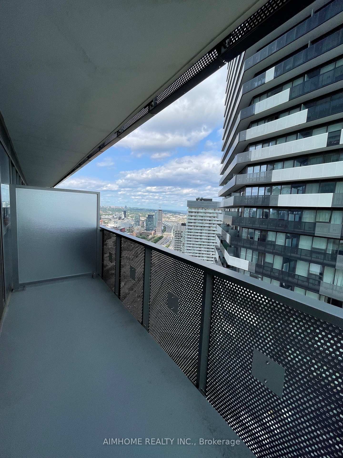 Photo 4 of Unit 5309, 55 Cooper Street, Toronto, Waterfront Communities — HOMEH