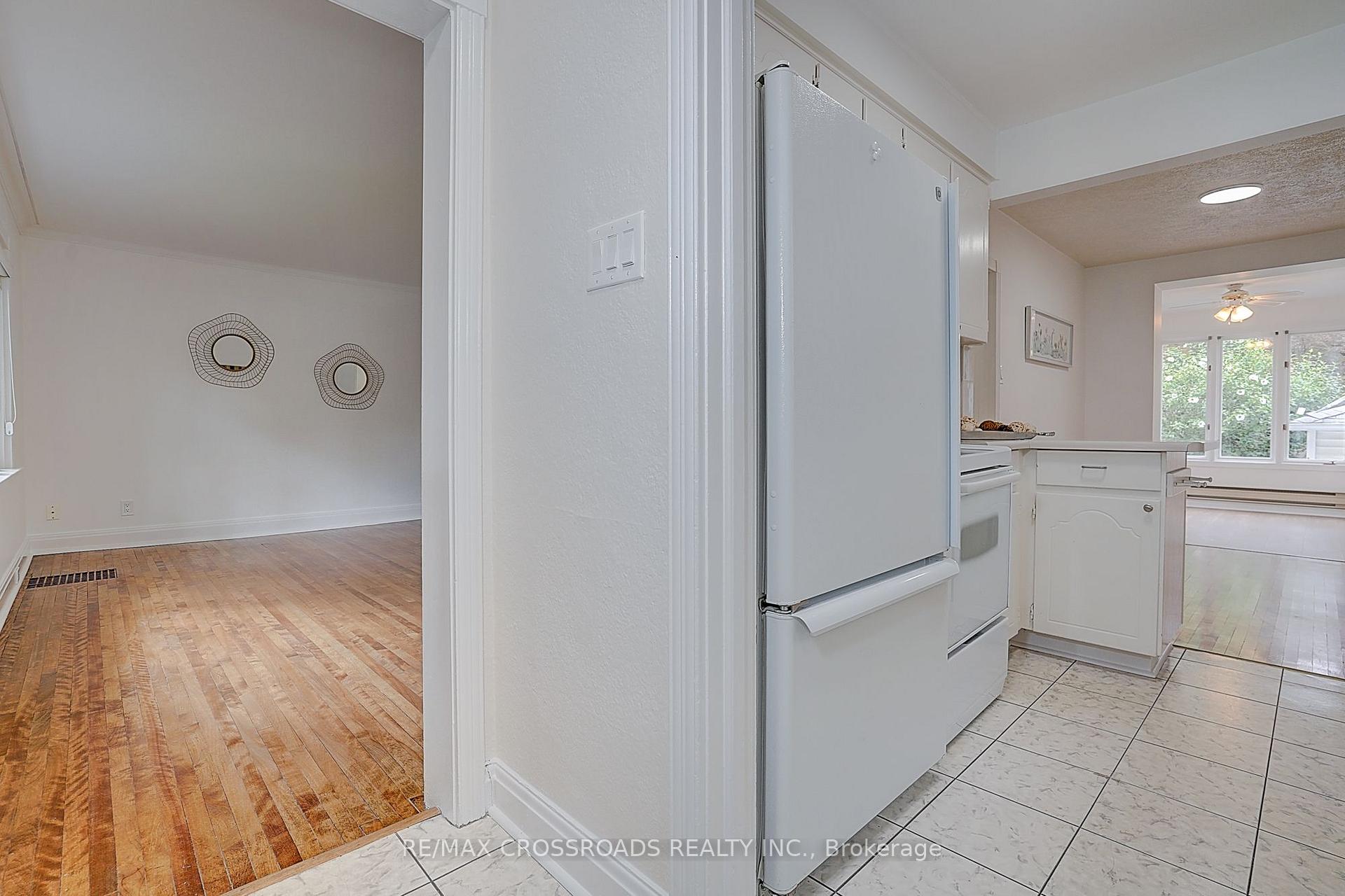 Photo 5 of 128 Leacrest Road, Toronto, Leaside — HOMEH