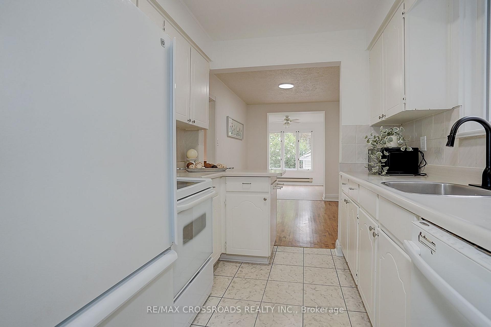 Photo 8 of 128 Leacrest Road, Toronto, Leaside — HOMEH