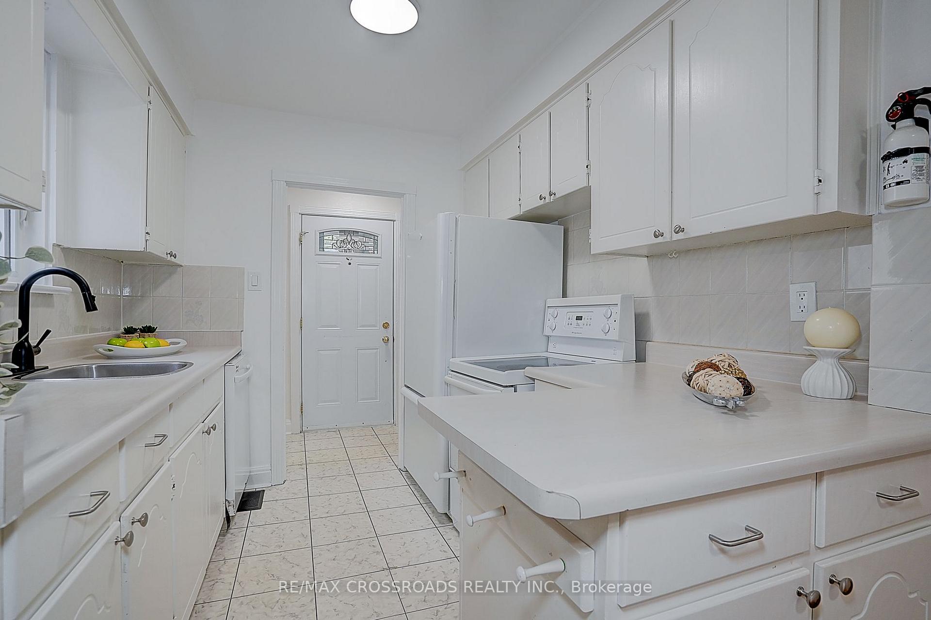 Photo 9 of 128 Leacrest Road, Toronto, Leaside — HOMEH