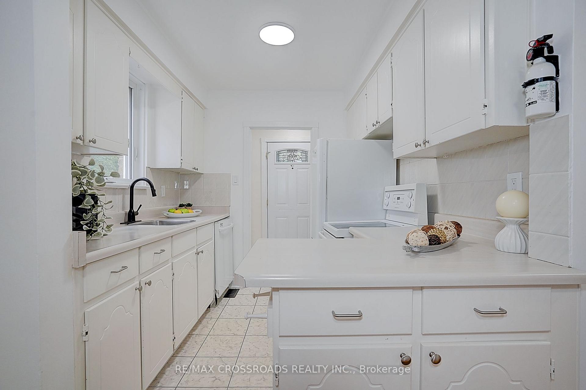 Photo 10 of 128 Leacrest Road, Toronto, Leaside — HOMEH