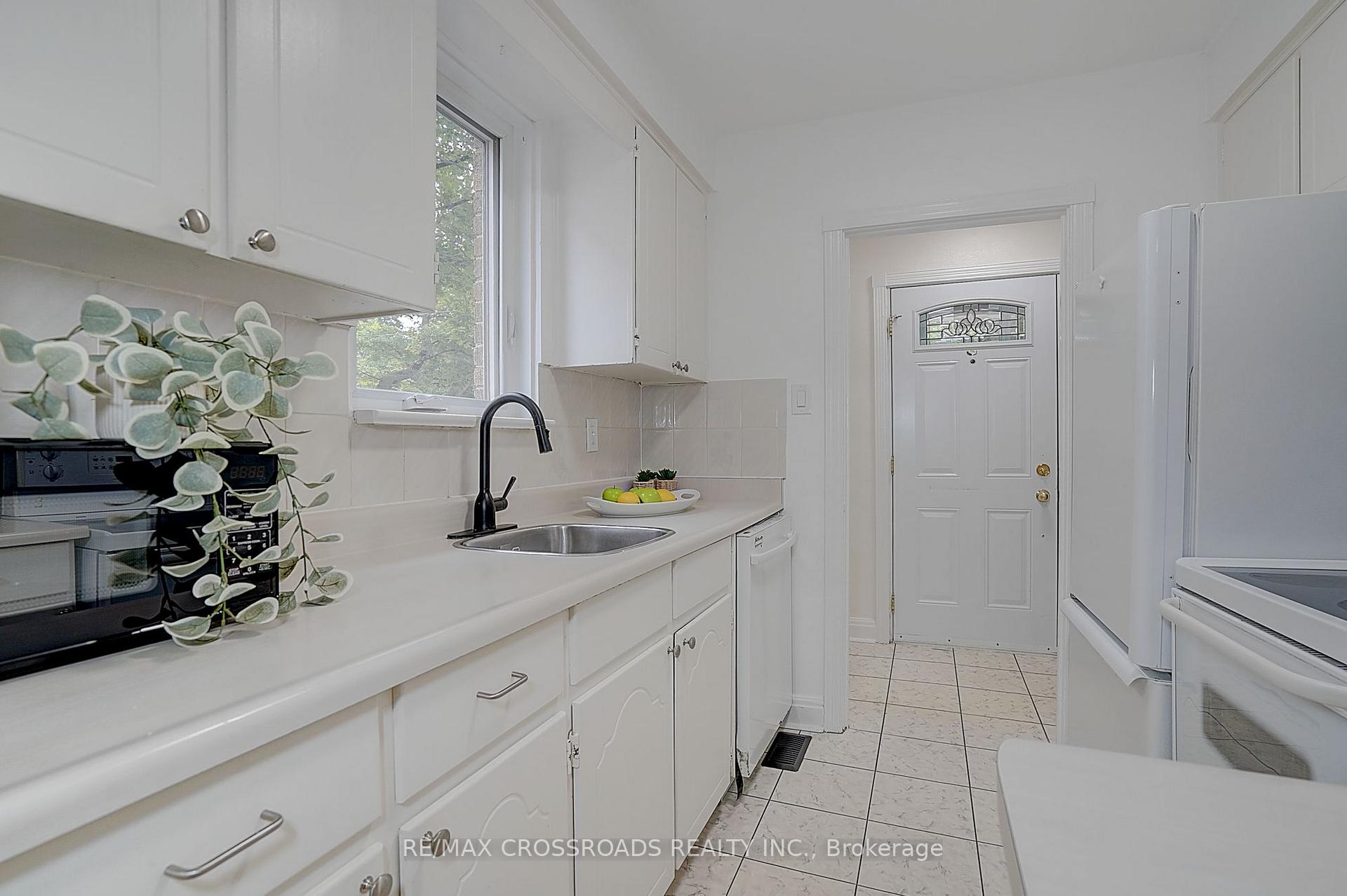 Photo 11 of 128 Leacrest Road, Toronto, Leaside — HOMEH