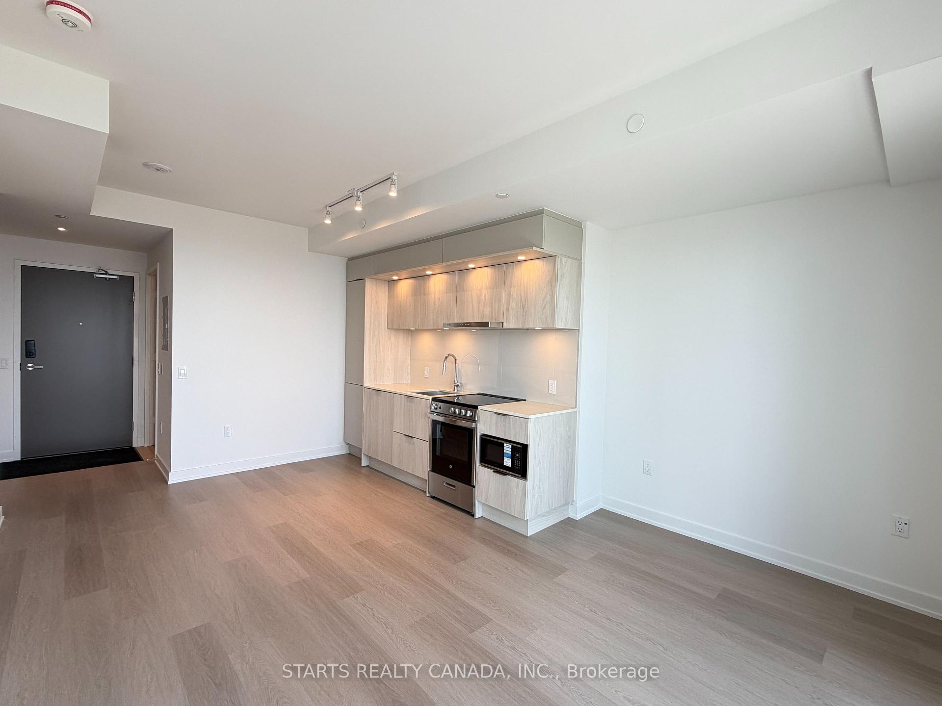Front of Unit 6609, 448 Burnhamthorpe Road W