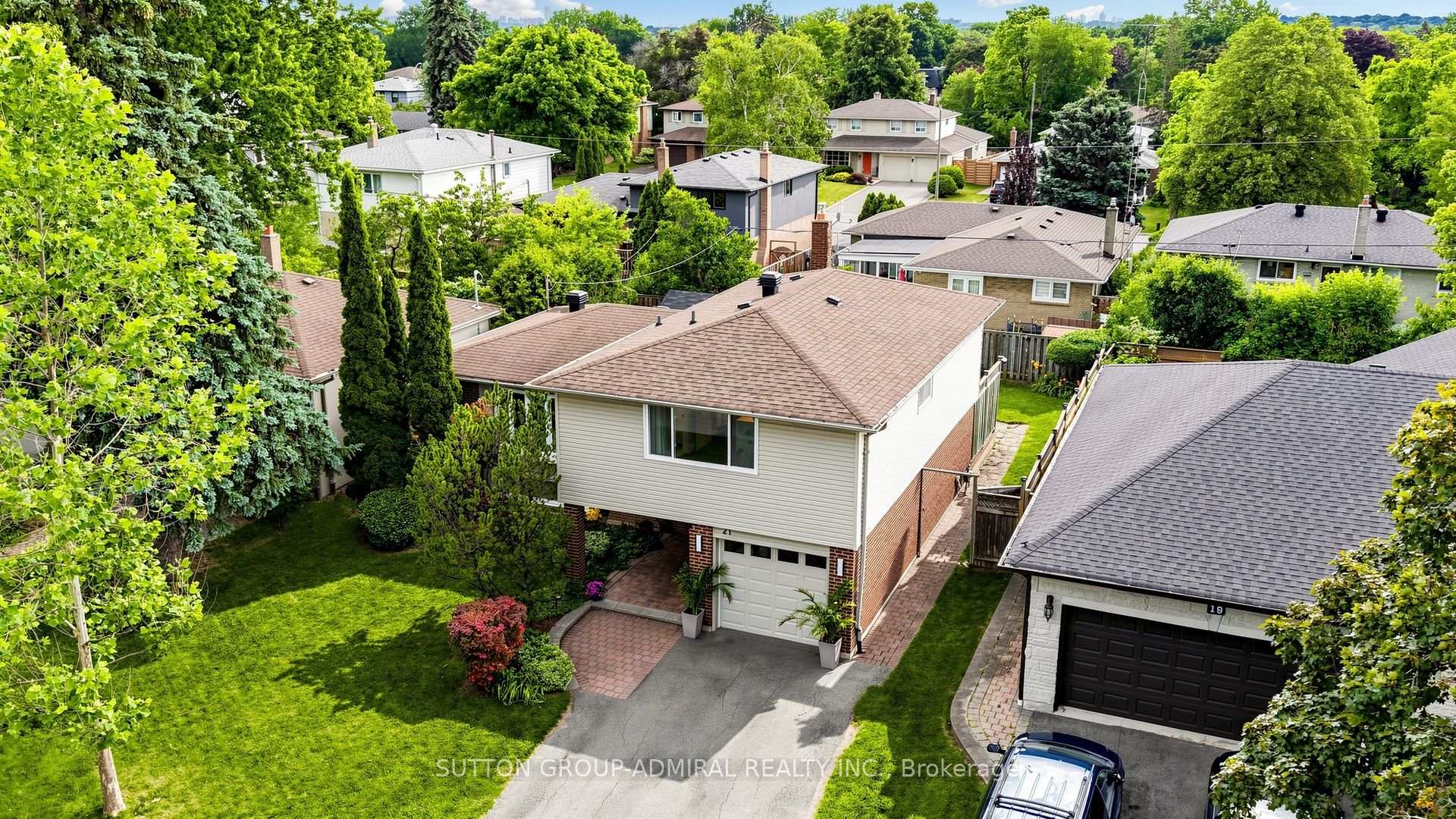 Photo 2 of 21 Donalbain Crescent, Markham, Royal Orchard — HOMEH
