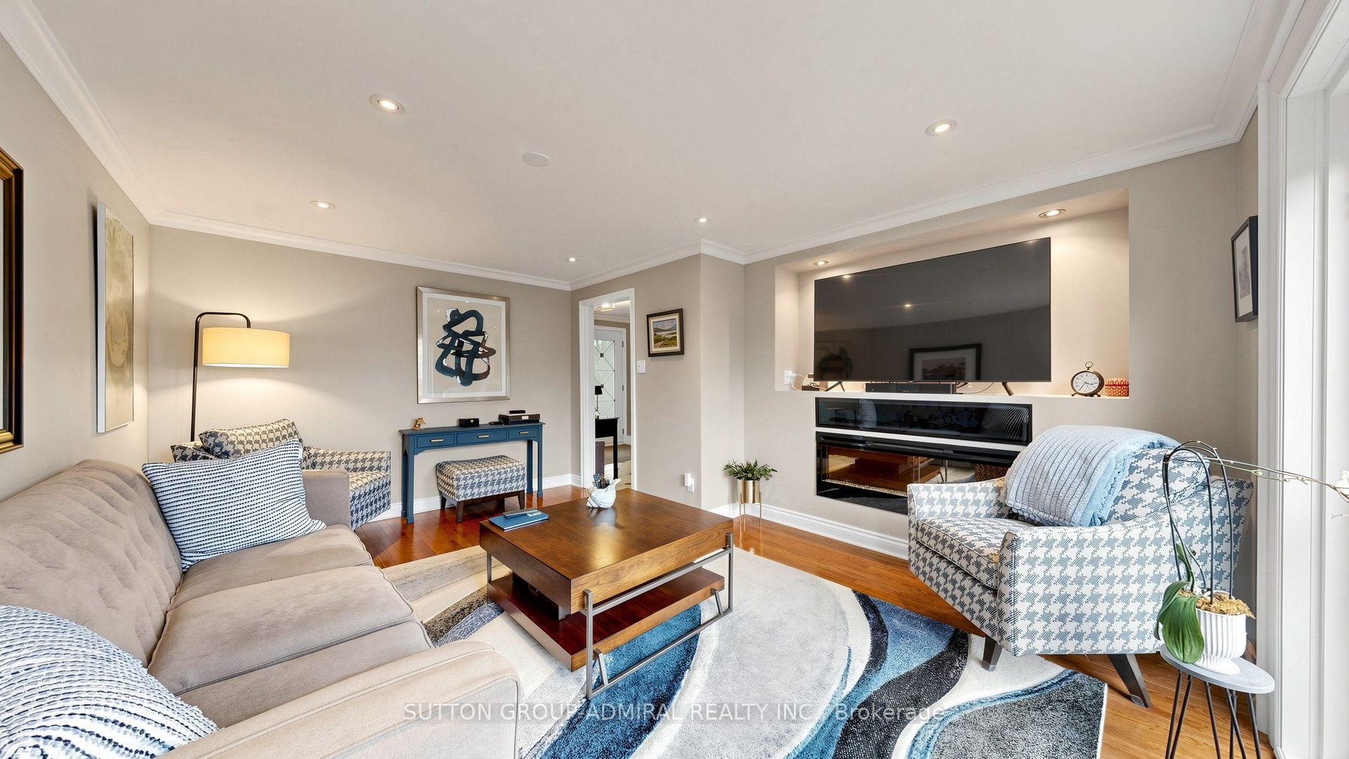 Photo 9 of 21 Donalbain Crescent, Markham, Royal Orchard — HOMEH