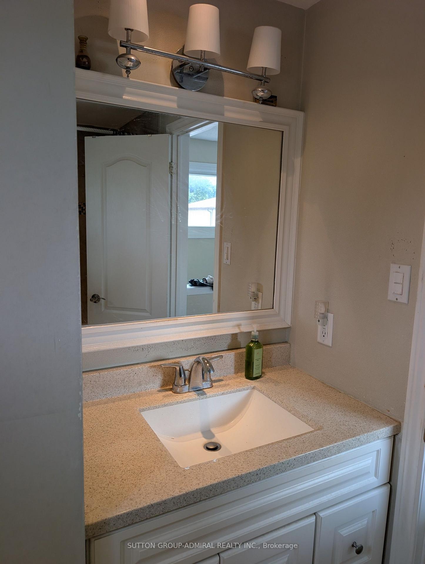 Photo 27 of 1 Damascus Drive, Etobicoke, West Humber-Clairville — HOMEH