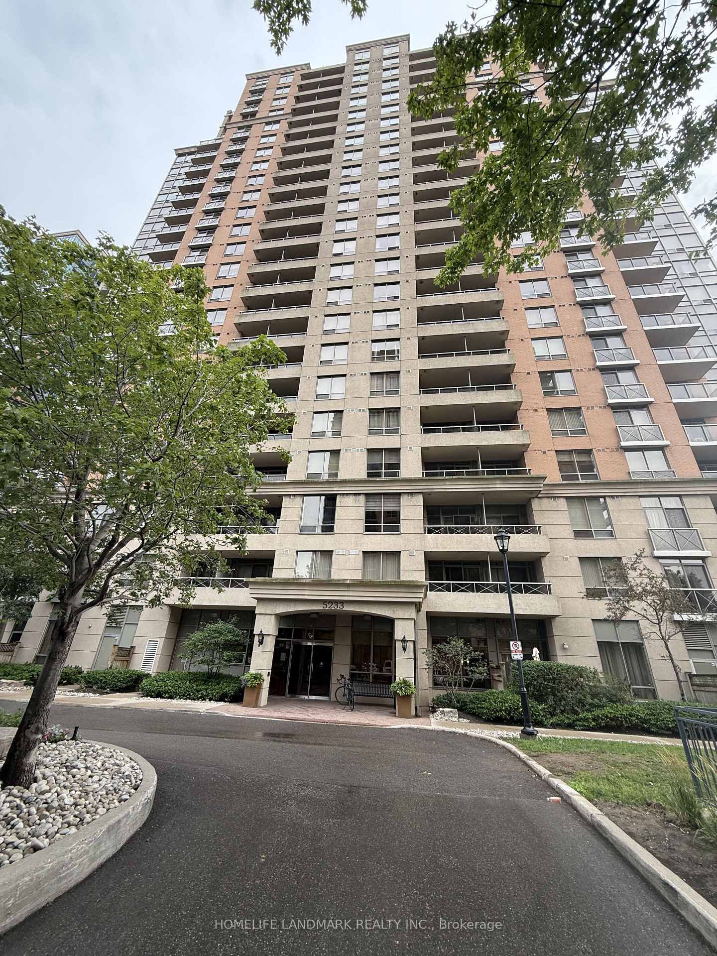 Front of Unit #623, 5233 Dundas Street W