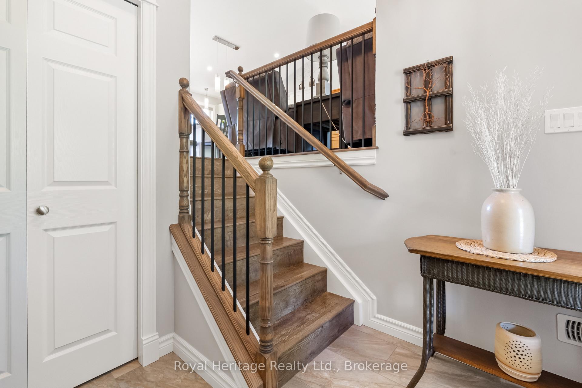 Photo 4 of 38 Clifford Drive, Kawartha Lakes, Verulam — HOMEH