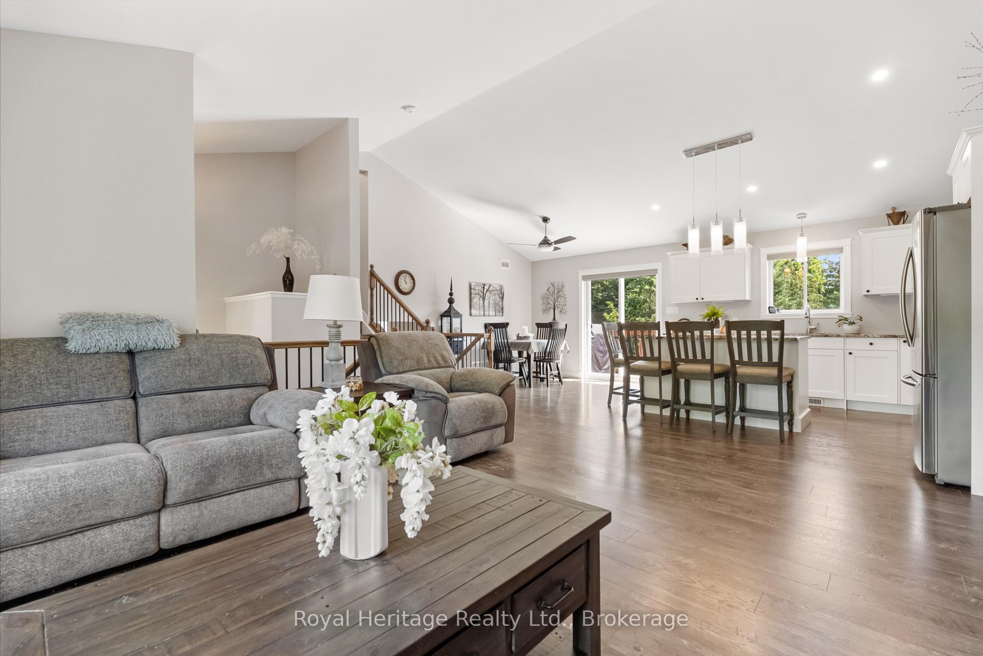 Photo 5 of 38 Clifford Drive, Kawartha Lakes, Verulam — HOMEH