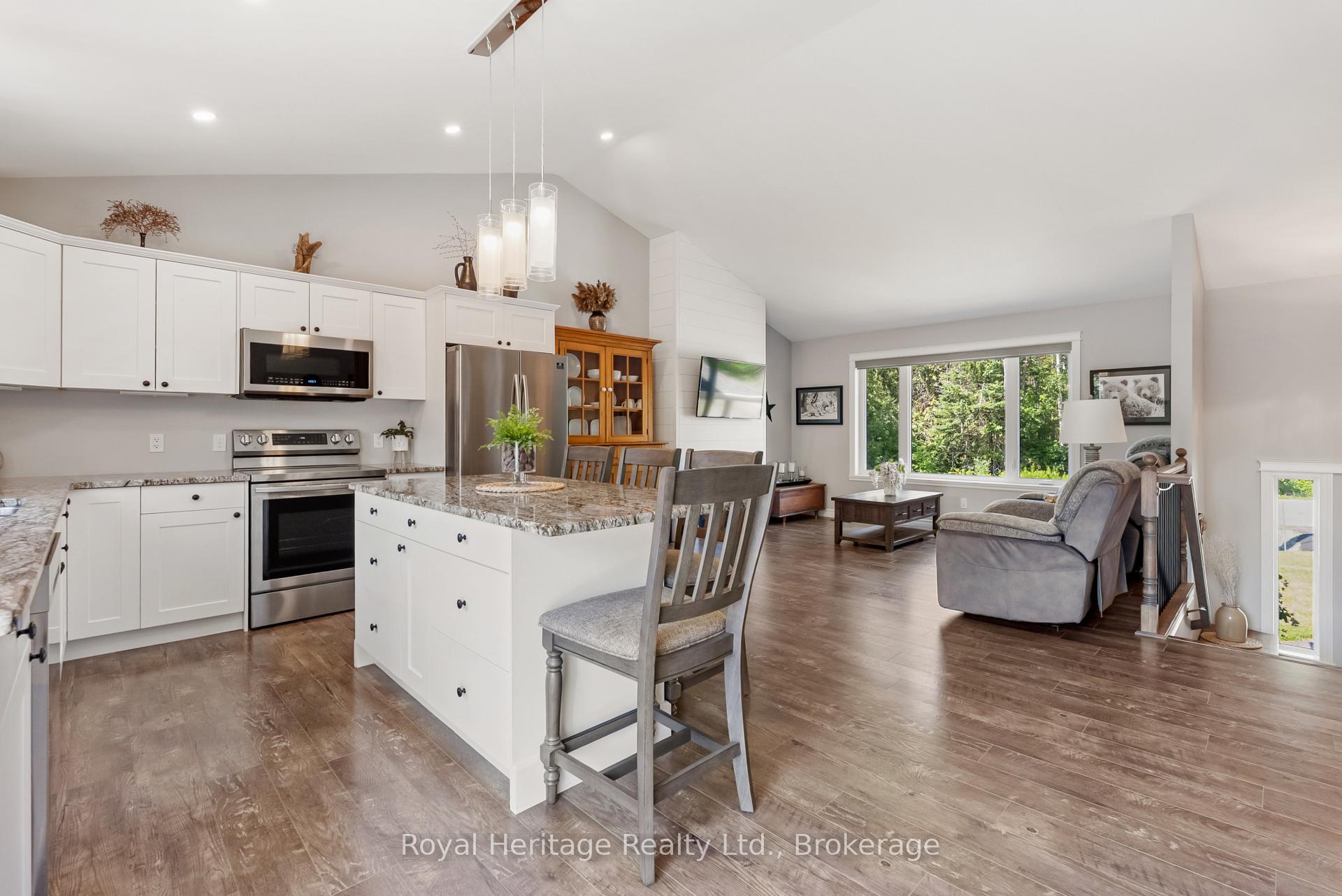 Photo 7 of 38 Clifford Drive, Kawartha Lakes, Verulam — HOMEH