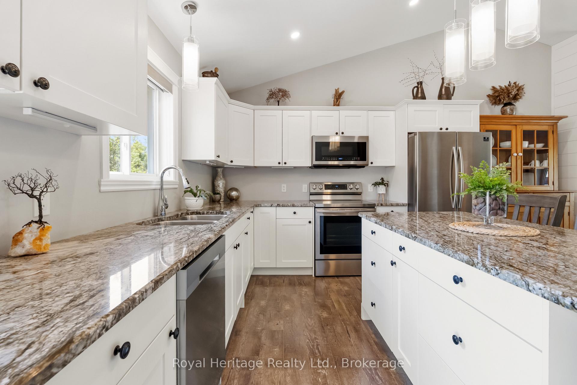 Photo 8 of 38 Clifford Drive, Kawartha Lakes, Verulam — HOMEH