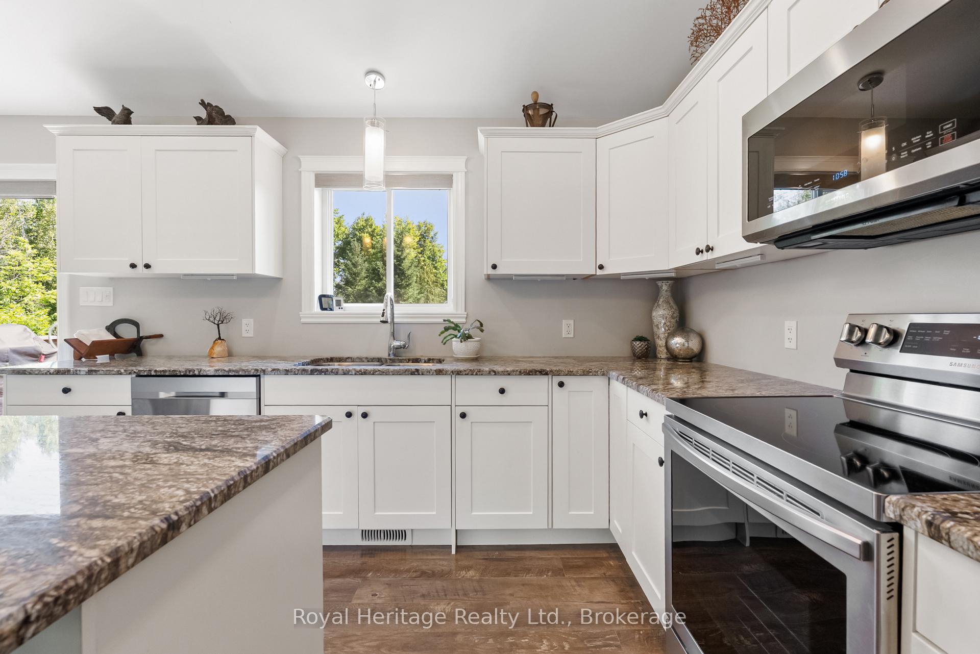 Photo 10 of 38 Clifford Drive, Kawartha Lakes, Verulam — HOMEH