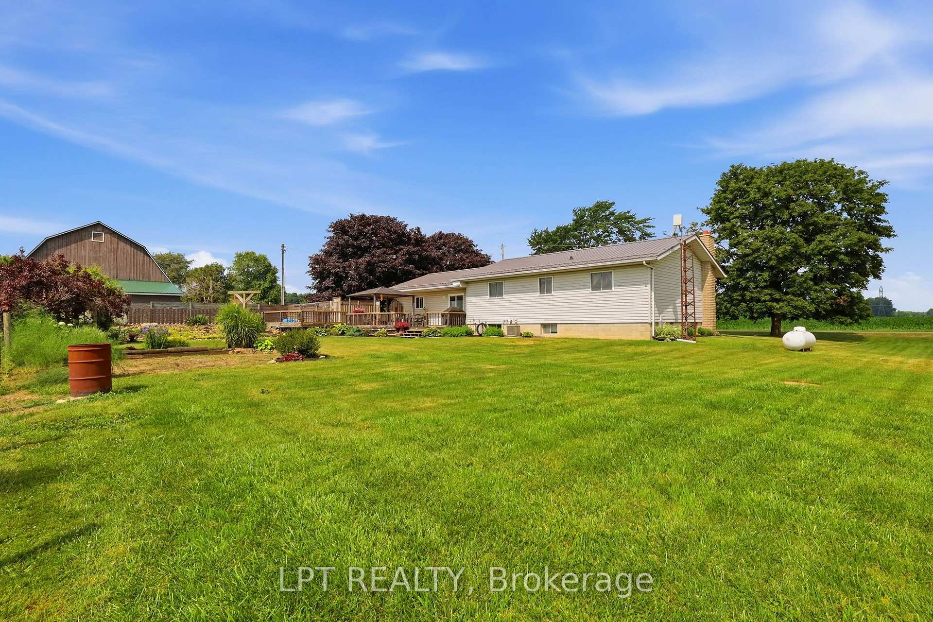 Photo 32 of 22095 Mc Dougall Line, West Elgin, Rural West Elgin — HOMEH