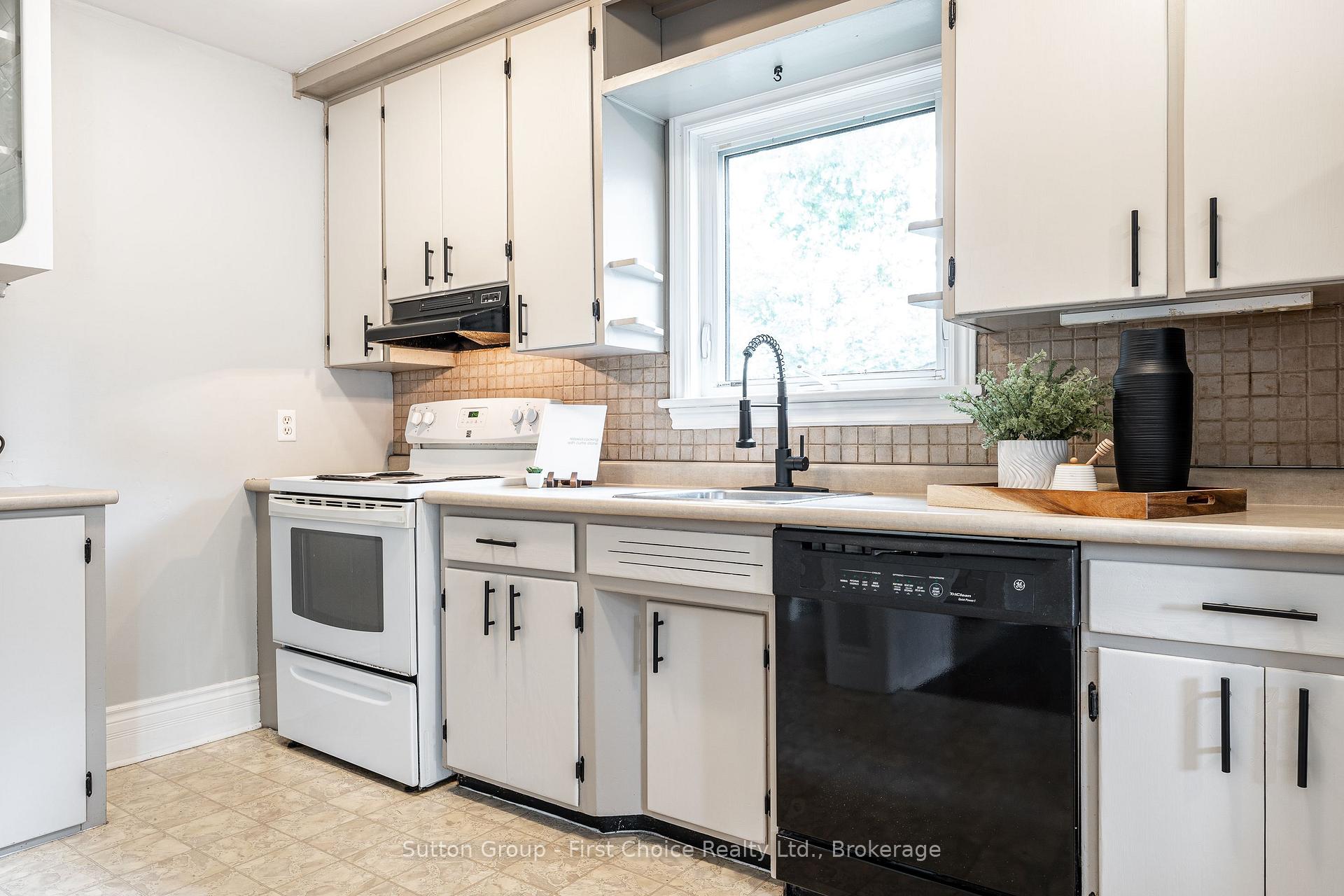 Photo 4 of 97 Brydges Street, Stratford — HOMEH