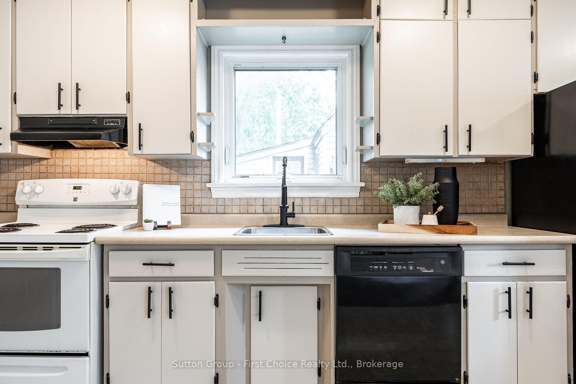 Photo 5 of 97 Brydges Street, Stratford — HOMEH