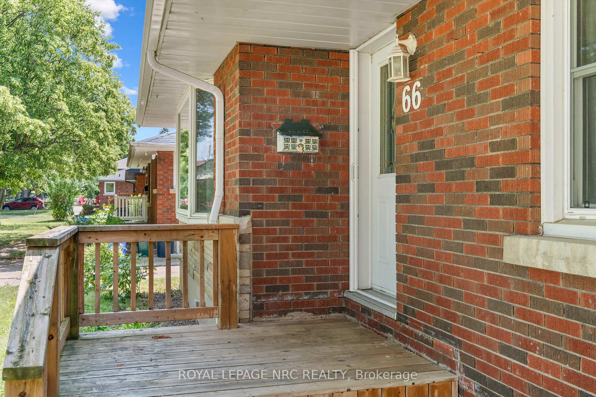 Photo 4 of 66 Masterson Drive, St. Catharines, Glendale/Glenridge — HOMEH