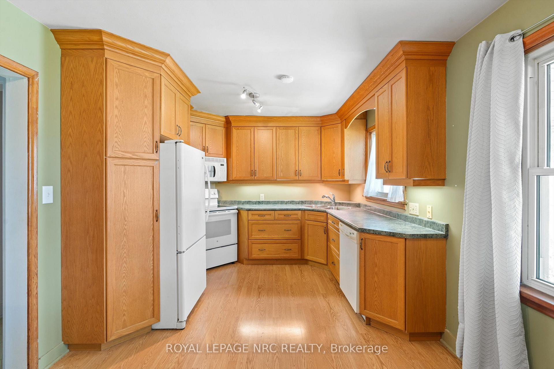 Photo 9 of 66 Masterson Drive, St. Catharines, Glendale/Glenridge — HOMEH