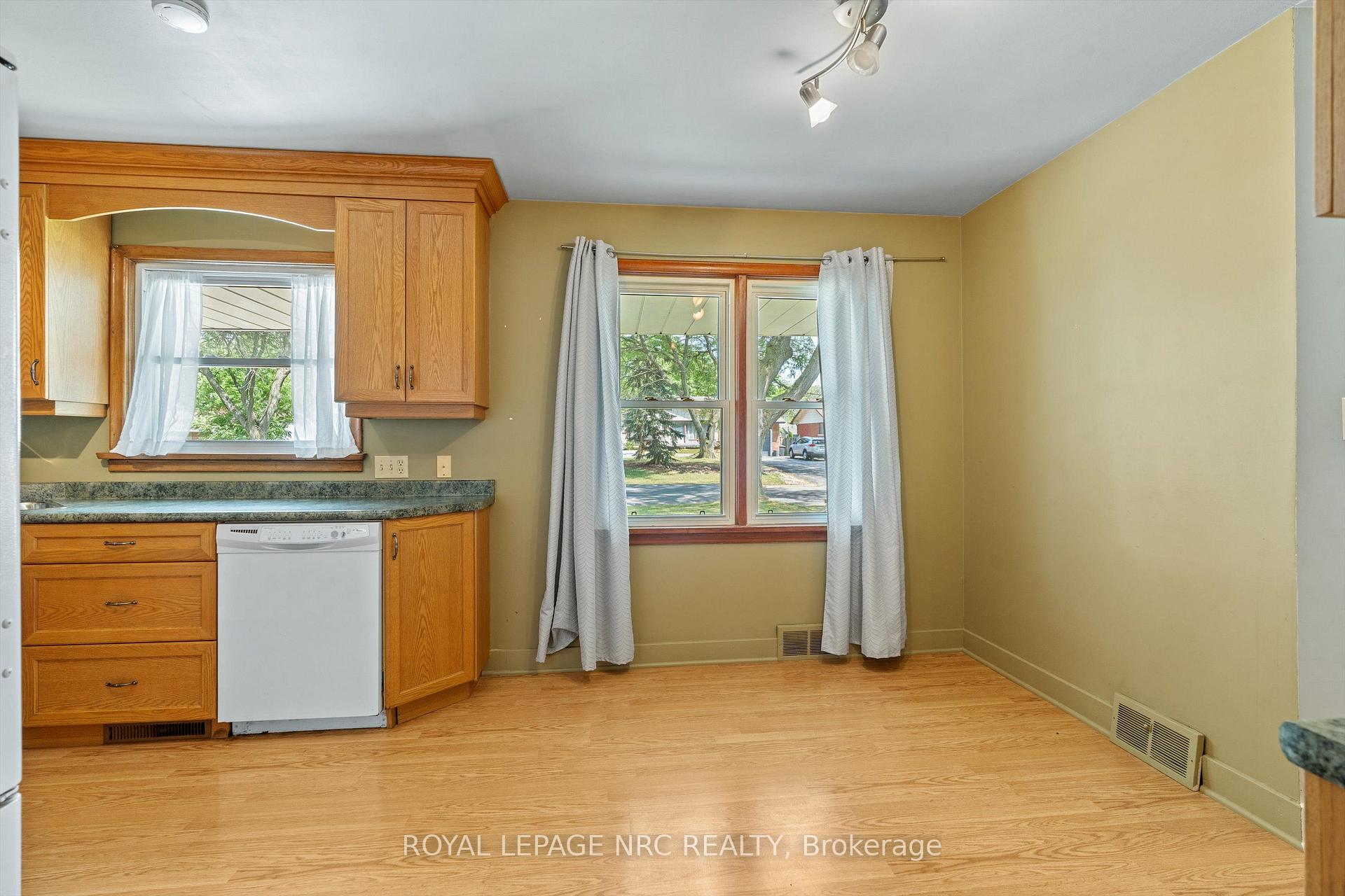 Photo 12 of 66 Masterson Drive, St. Catharines, Glendale/Glenridge — HOMEH