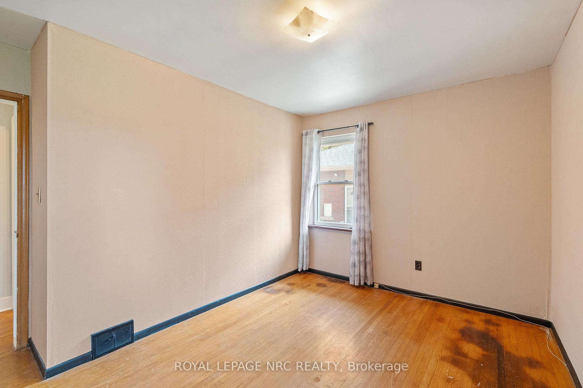 Photo 15 of 66 Masterson Drive, St. Catharines, Glendale/Glenridge — HOMEH