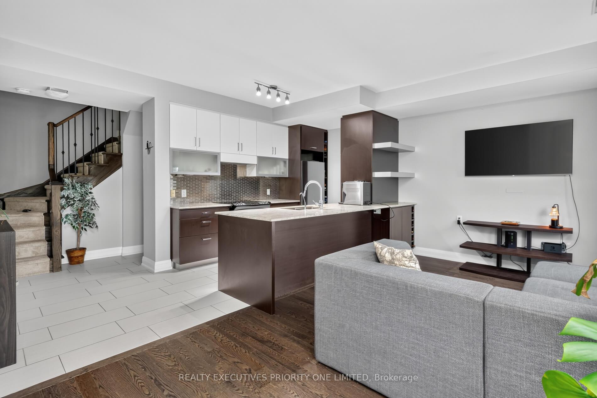 Photo 7 of Unit 59, 8161 Kipling Avenue, Vaughan, West Woodbridge — HOMEH