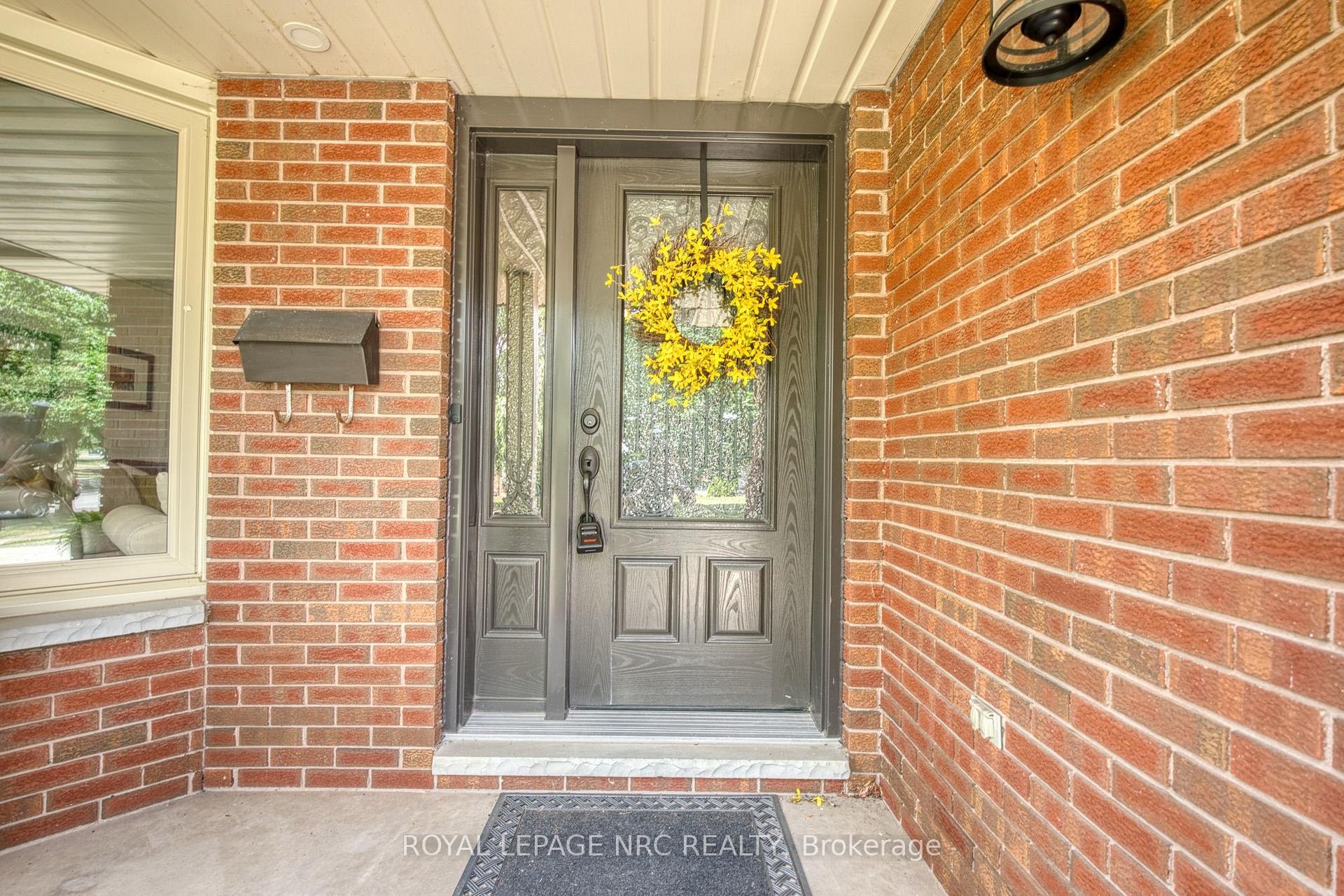 Photo 4 of 124 Glen Park Drive, Welland, Prince Charles — HOMEH