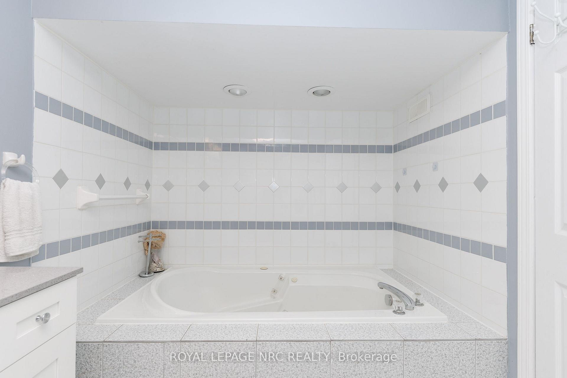 Photo 35 of 124 Glen Park Drive, Welland, Prince Charles — HOMEH