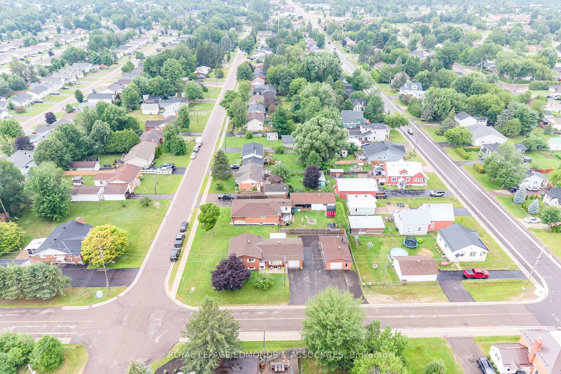 Photo 5 of 2 Herman Street, Petawawa, Petawawa — HOMEH