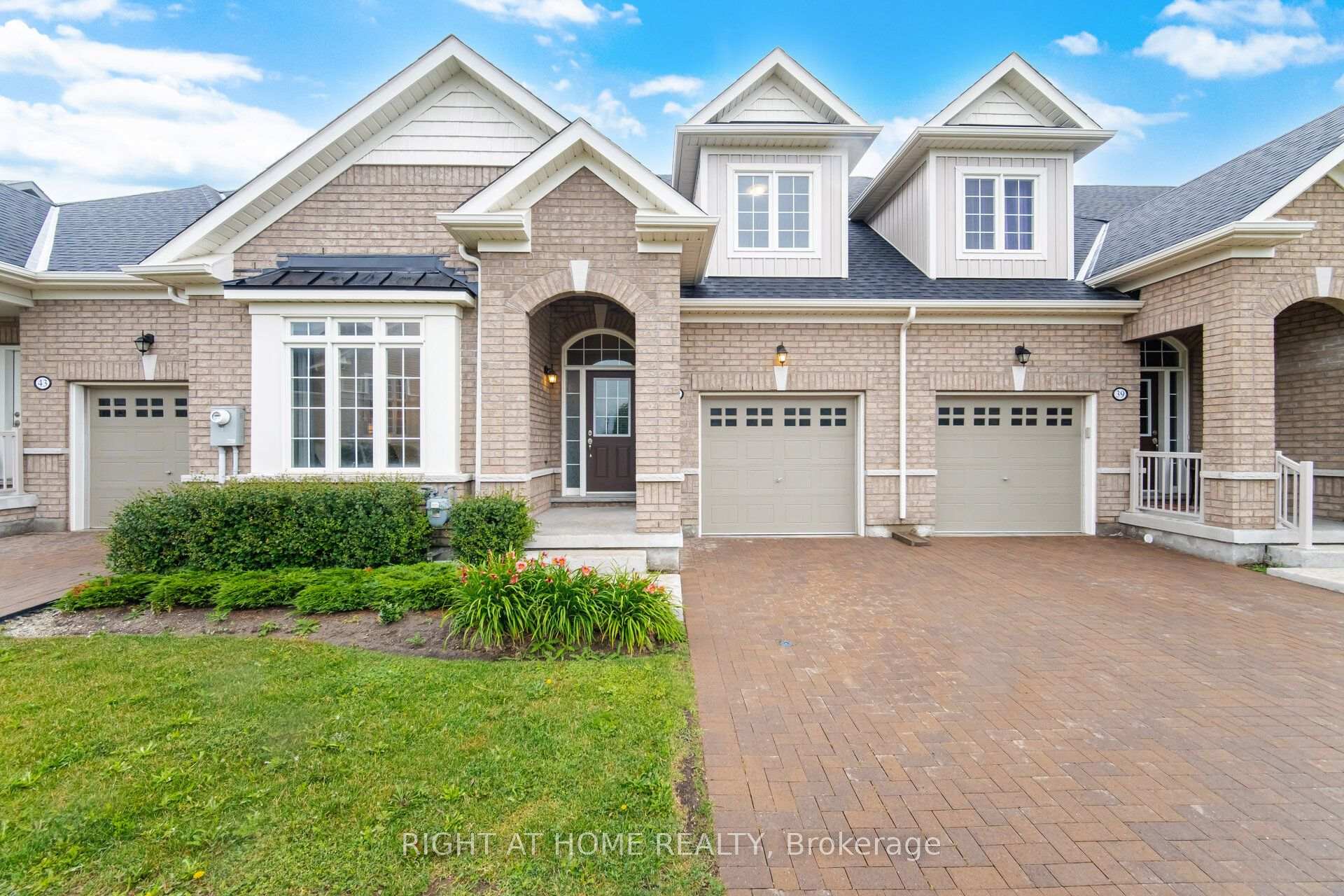 Photo 2 of 41 Overlea Drive, Brampton, Sandringham-Wellington — HOMEH